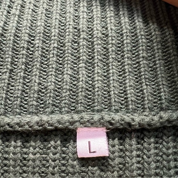 Women's Green Cardigan Sweater - Picture 8 of 10